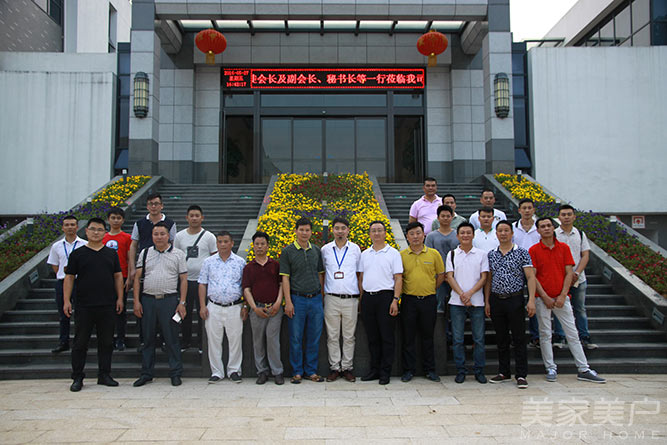 广东门企考察中国最大胶粘剂企业——顶立胶业