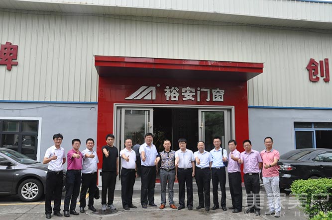 山东临朐县政府领导参观考察广东知名企业“裕安门窗”和“雅士锁具”