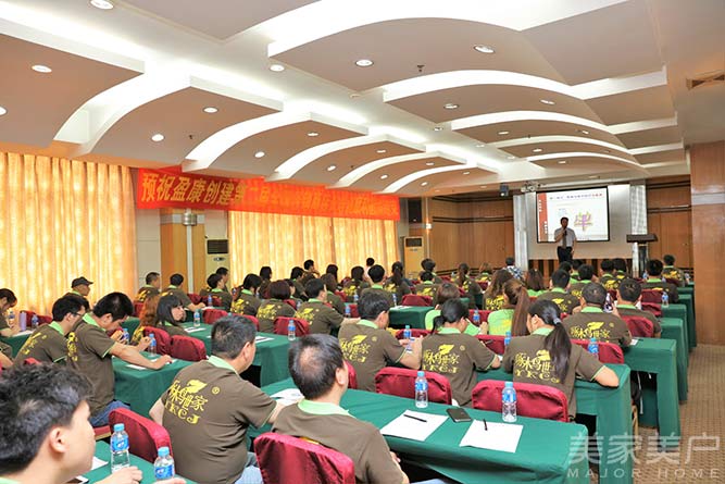 啄木鸟世家第二届经销商店长培训会隆重举行