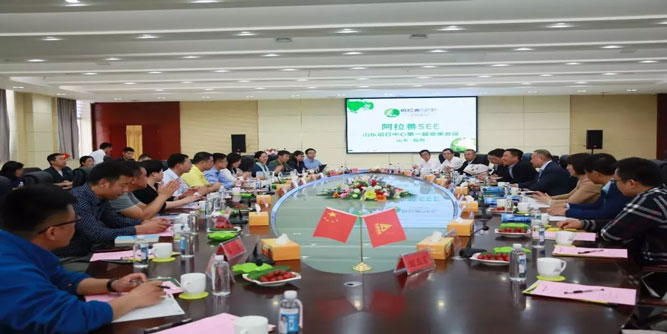 全国各地门窗协会及知名团体前来参观考察，窗博会第二日，人气再掀高潮