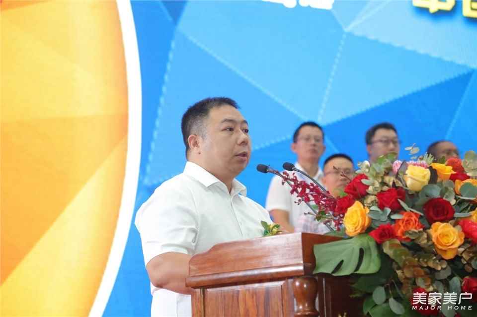 (赣州市南康区家具协会会长顾建厦先生) (赣州市南康区家具协会会长顾建厦先生)