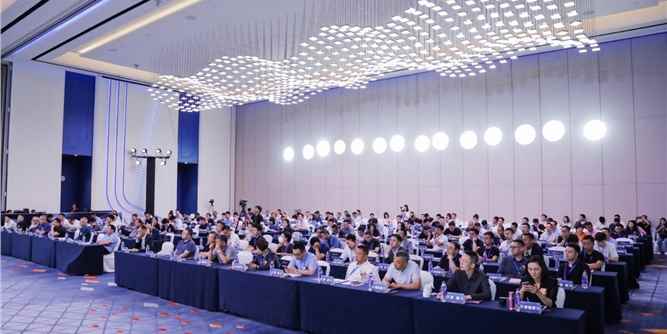 第六届中国建筑系统门窗年会 和系统门窗同学2023交流联谊会召开