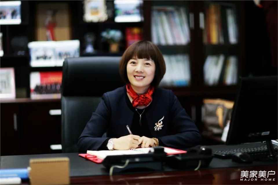 华建铝业集团常务副总裁丁三莲获全国五一劳动奖章